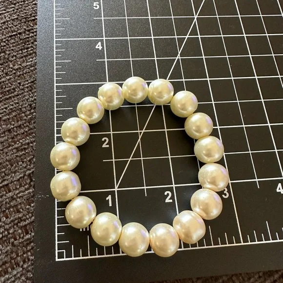 Faux pearl stretch bracelet set of 3 - Picture 4 of 8